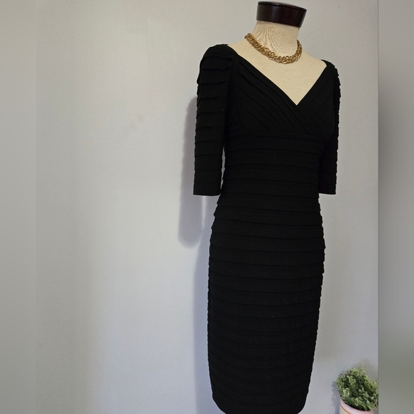 ADRIANNA PAPELL ruched black vneck midi dress with half sleeves. Size 4 - Picture 3 of 11